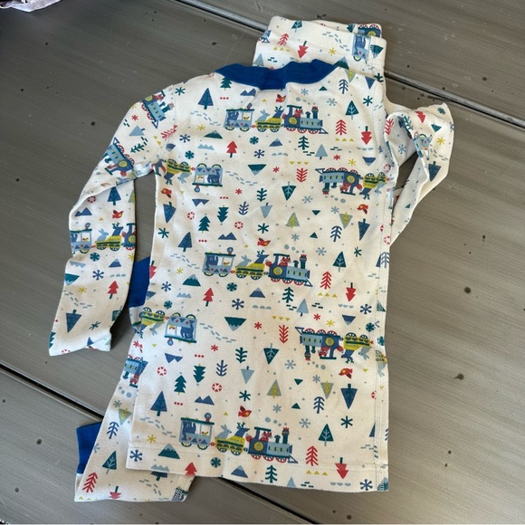 Hanna Andersson Kids Winter Trains Long Sleeve Pajama Set
Size 5 - Picture 5 of 6